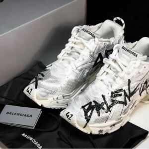 Good condition B Runner White
Graffiti
